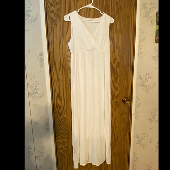 Flutter and Kick maternity gown - Picture 1 of 5